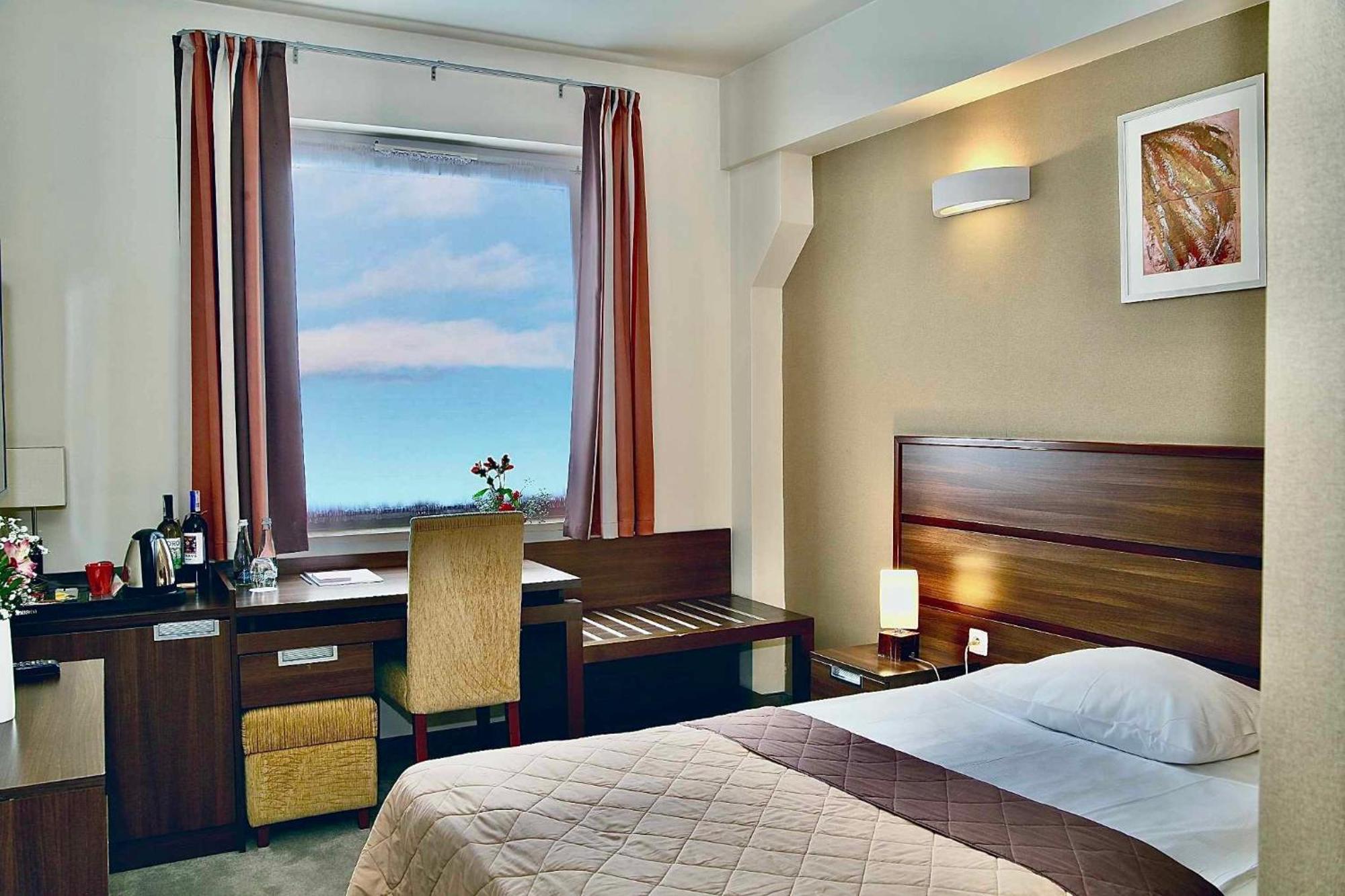 Hotel Teczowy Mlyn Kielce Bagian luar foto