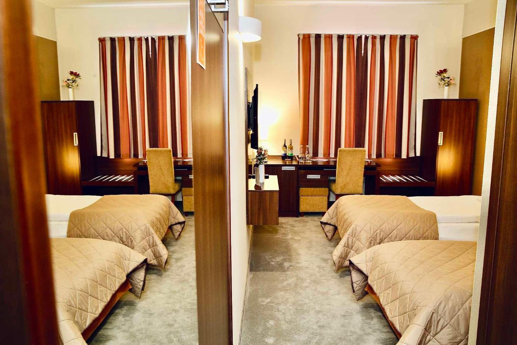 Hotel Teczowy Mlyn Kielce Bagian luar foto